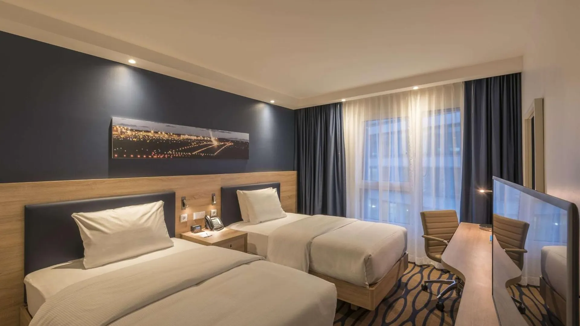 Hampton By Hilton Frankfurt Airport Hotel Frankfurt am Main 3*,  Németország