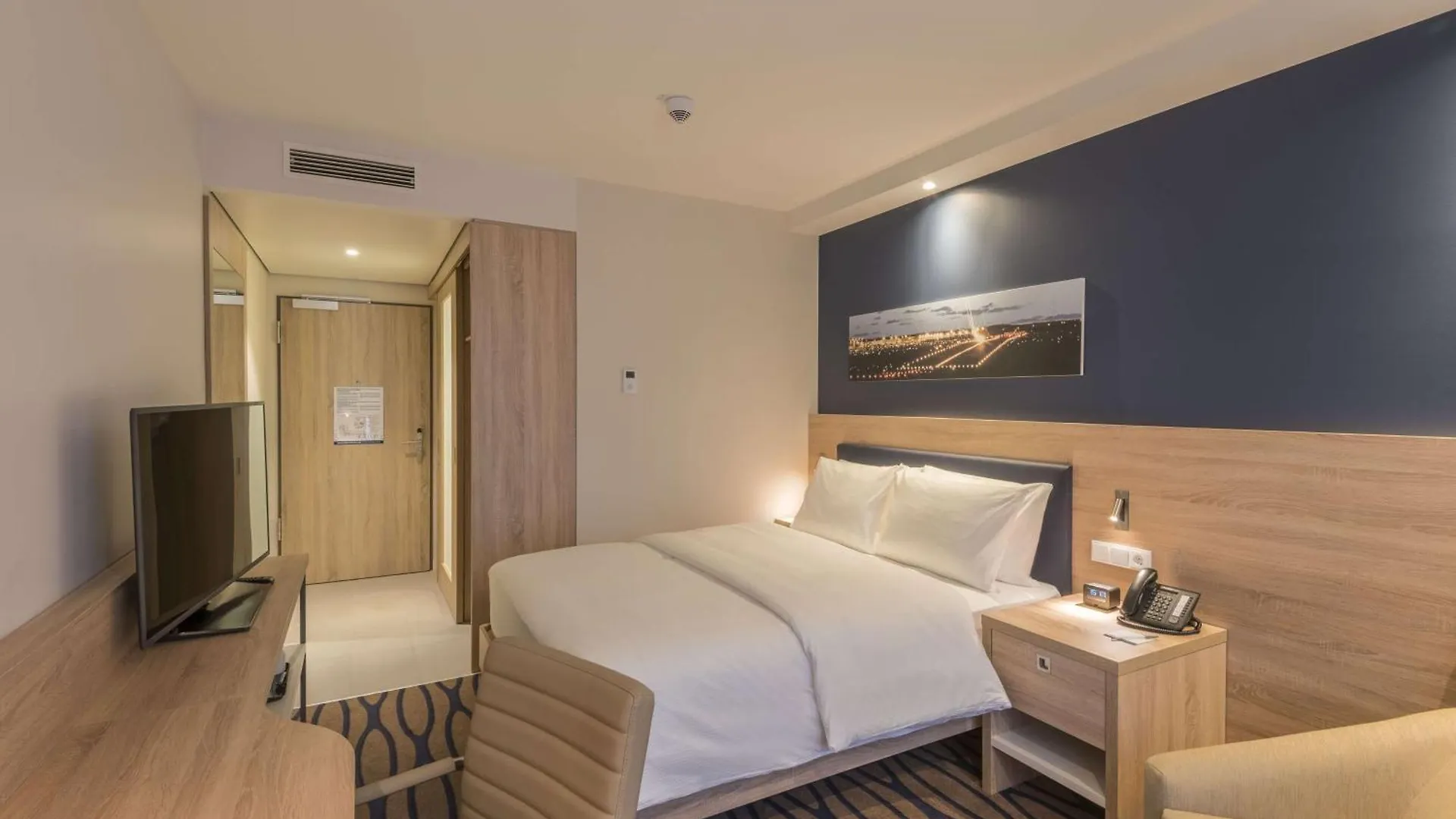 ***  Hampton By Hilton Frankfurt Airport Hotel Frankfurt am Main Germany